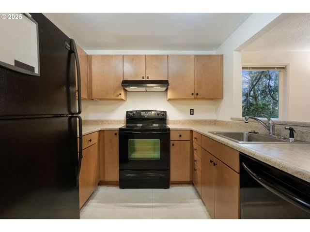 4880 Sw SCHOLLS FERRY Rd 32, Portland, OR 97225