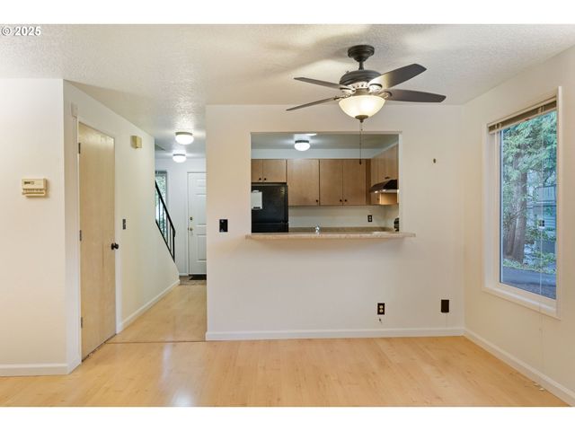 4880 Sw SCHOLLS FERRY Rd 32, Portland, OR 97225