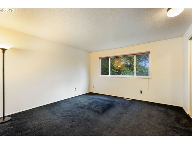4880 Sw SCHOLLS FERRY Rd 32, Portland, OR 97225