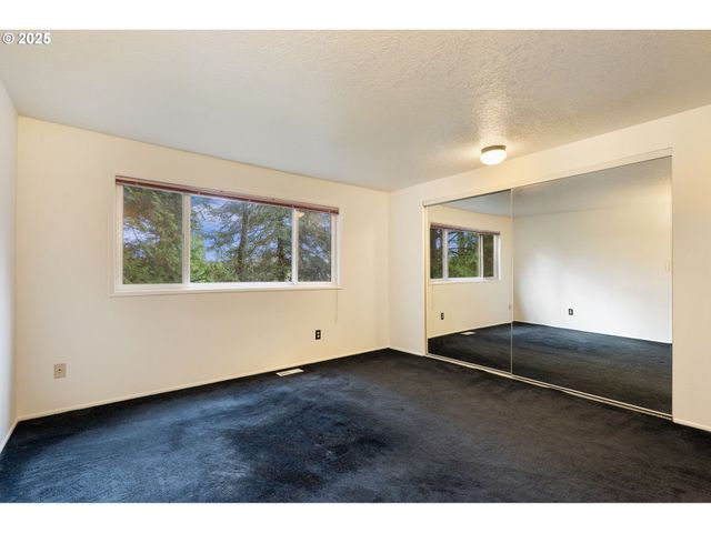 4880 Sw SCHOLLS FERRY Rd 32, Portland, OR 97225