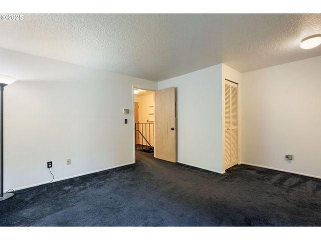 4880 Sw SCHOLLS FERRY Rd 32, Portland, OR 97225