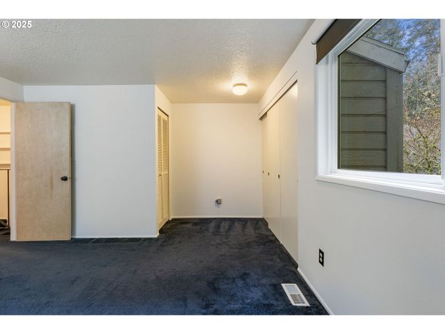 4880 Sw SCHOLLS FERRY Rd 32, Portland, OR 97225