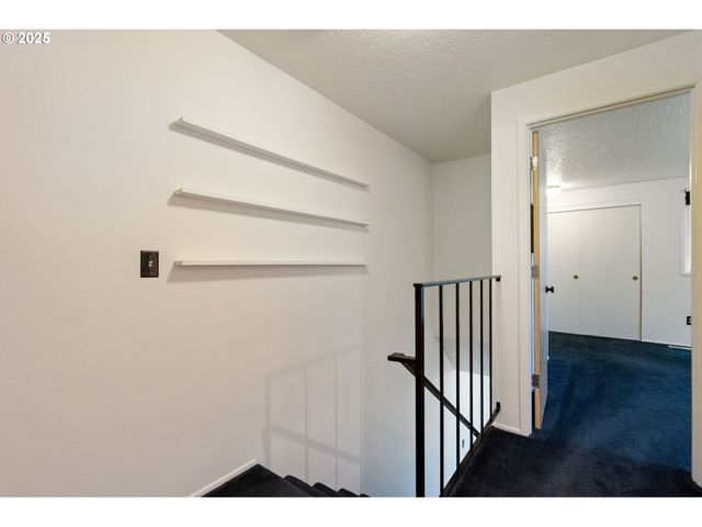 4880 Sw SCHOLLS FERRY Rd 32, Portland, OR 97225