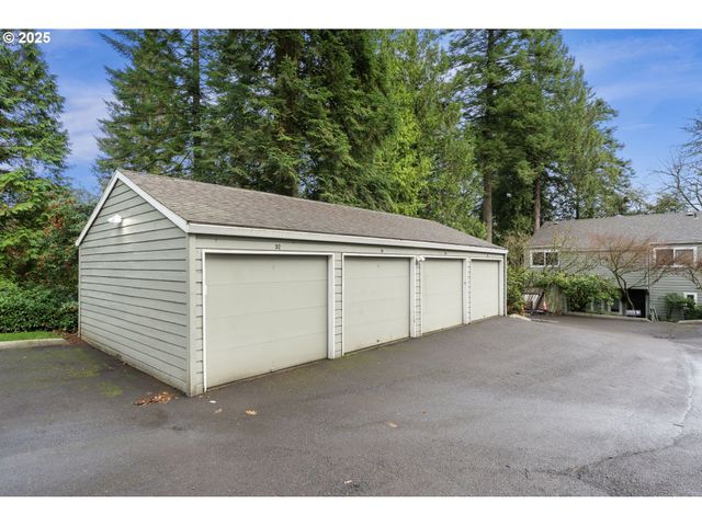 4880 Sw SCHOLLS FERRY Rd 32, Portland, OR 97225