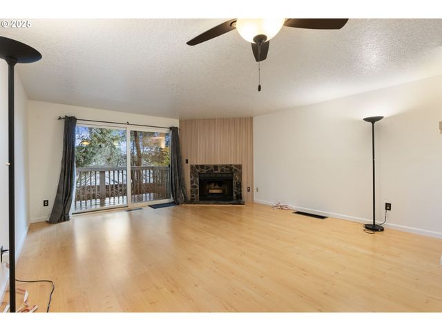 4880 Sw SCHOLLS FERRY Rd 32, Portland, OR 97225