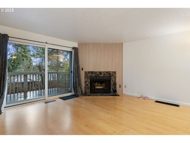 4880 Sw SCHOLLS FERRY Rd 32, Portland, OR 97225