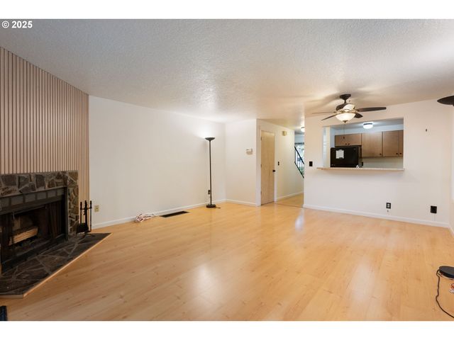 4880 Sw SCHOLLS FERRY Rd 32, Portland, OR 97225