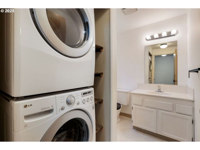 4880 Sw SCHOLLS FERRY Rd 32, Portland, OR 97225