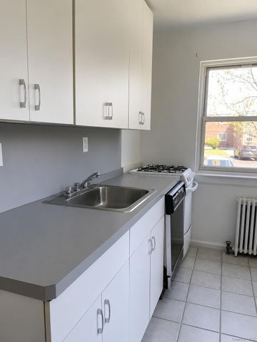 260-51 73rd Avenue, Glen Oaks, NY 11004