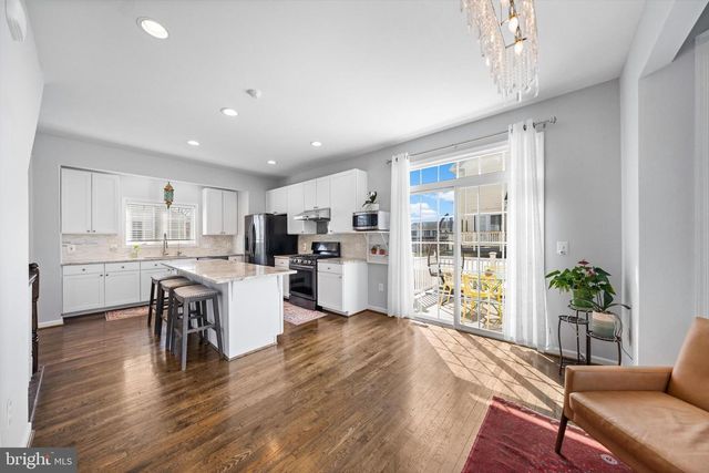 8261 ELECTRIC AVE, Vienna, VA 22182