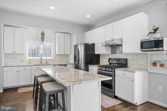 8261 ELECTRIC AVE, Vienna, VA 22182