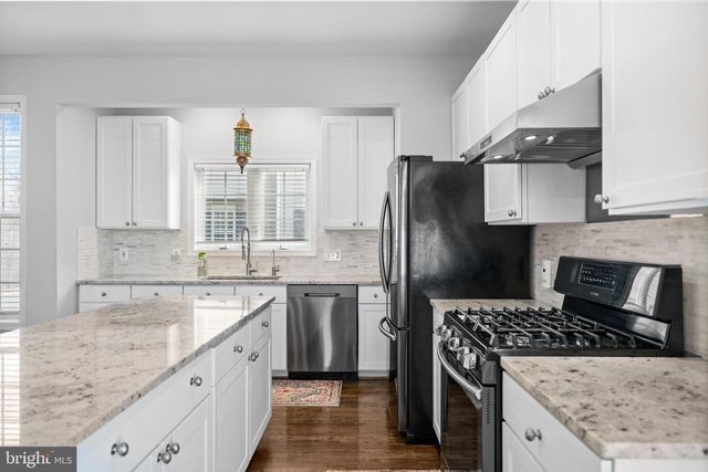 8261 ELECTRIC AVE, Vienna, VA 22182