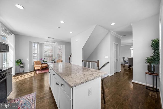 8261 ELECTRIC AVE, Vienna, VA 22182