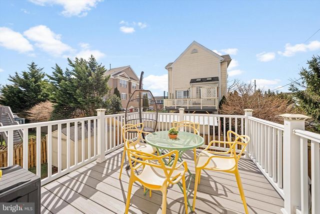 8261 ELECTRIC AVE, Vienna, VA 22182