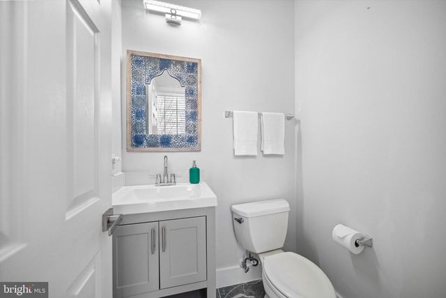 8261 ELECTRIC AVE, Vienna, VA 22182