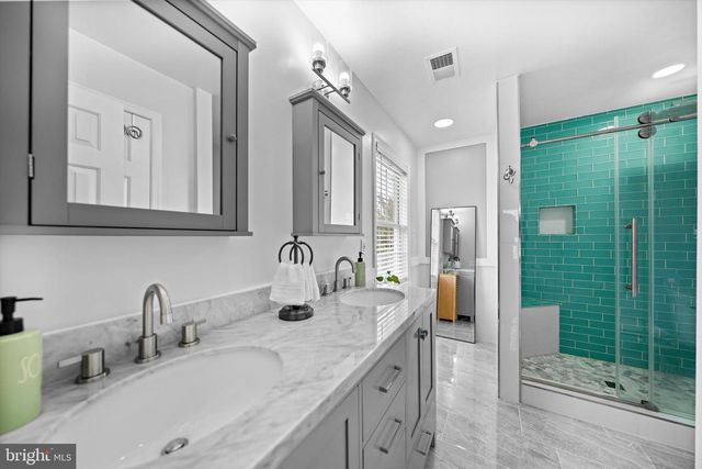 8261 ELECTRIC AVE, Vienna, VA 22182