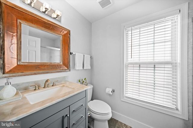 8261 ELECTRIC AVE, Vienna, VA 22182