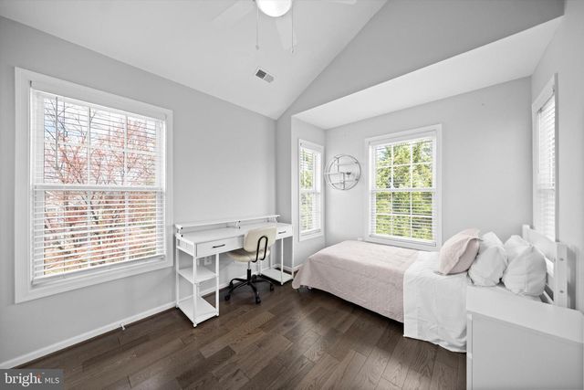 8261 ELECTRIC AVE, Vienna, VA 22182