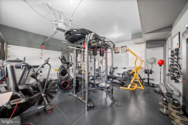 8261 ELECTRIC AVE, Vienna, VA 22182