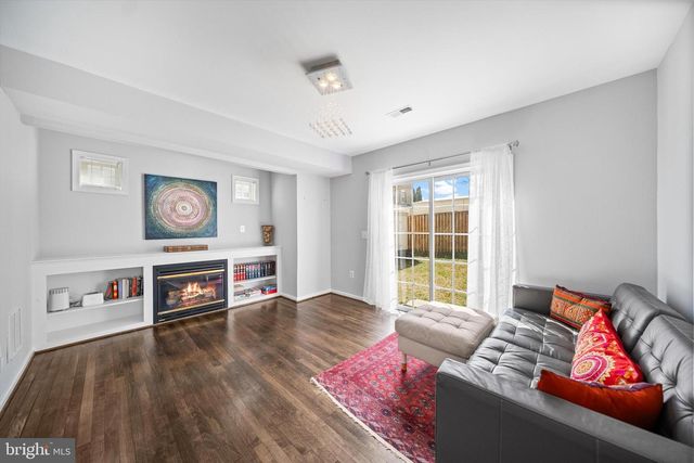 8261 ELECTRIC AVE, Vienna, VA 22182