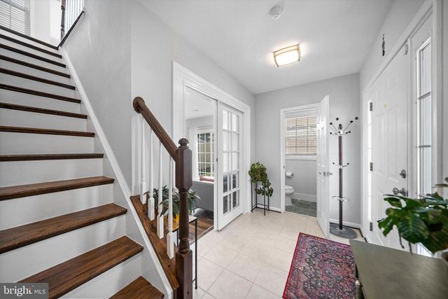 8261 ELECTRIC AVE, Vienna, VA 22182