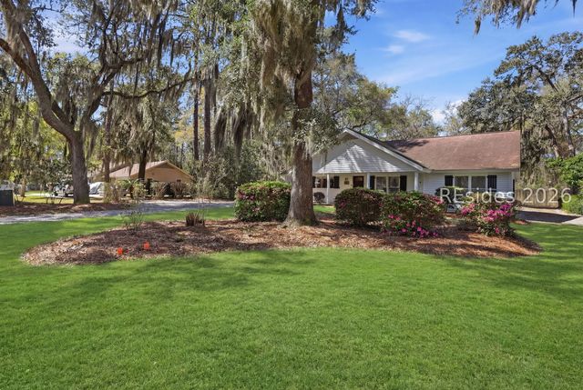 21 River Oaks Dr, Bluffton, SC 29910