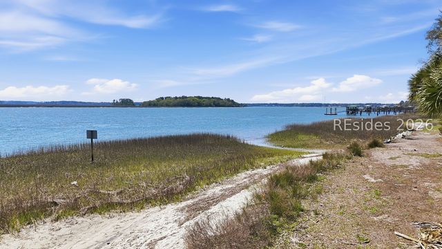 21 River Oaks Dr, Bluffton, SC 29910