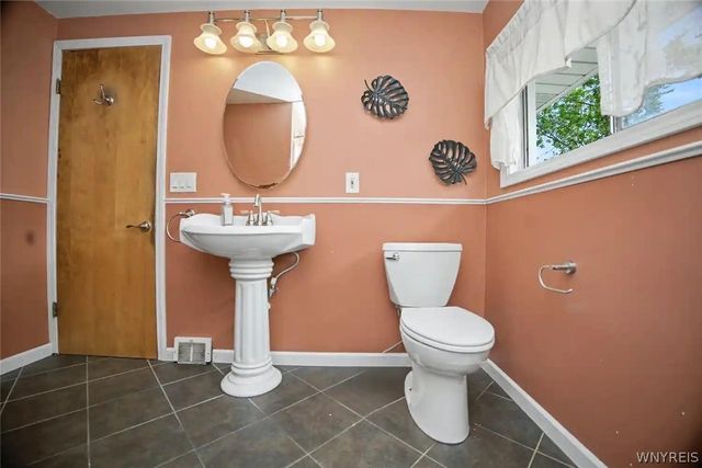 65 Grayton Road, Tonawanda, NY 14150
