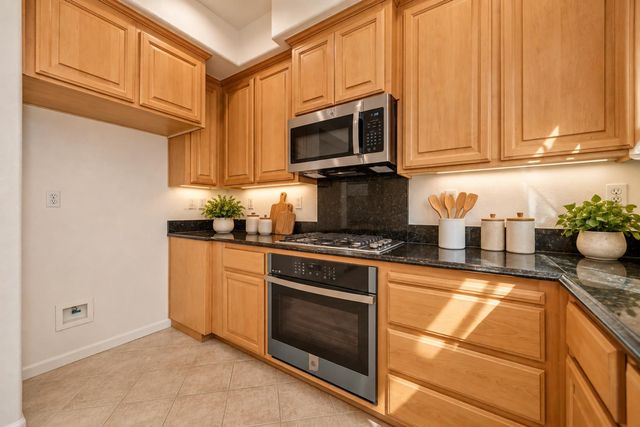 11013 International Dr, Rancho Cordova, CA 95670