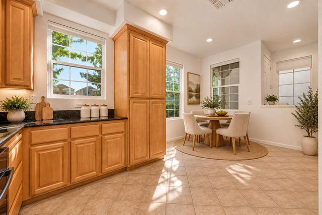 11013 International Dr, Rancho Cordova, CA 95670