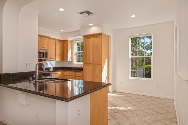 11013 International Dr, Rancho Cordova, CA 95670