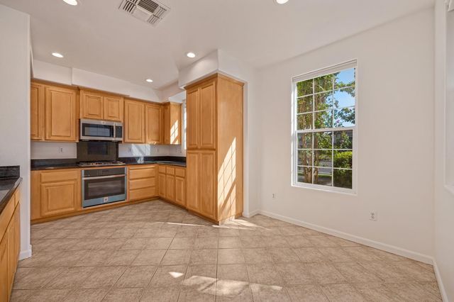 11013 International Dr, Rancho Cordova, CA 95670
