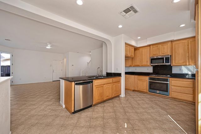 11013 International Dr, Rancho Cordova, CA 95670