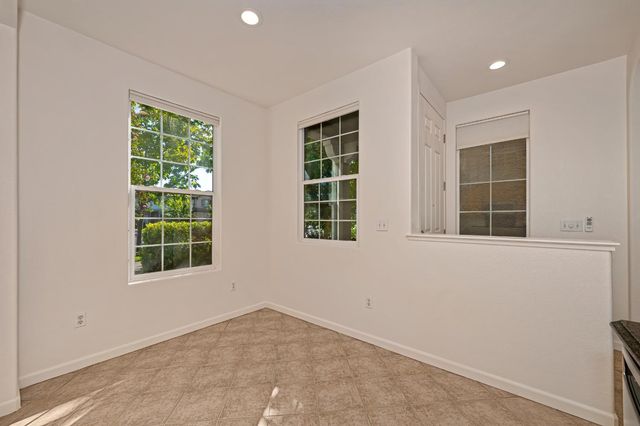 11013 International Dr, Rancho Cordova, CA 95670