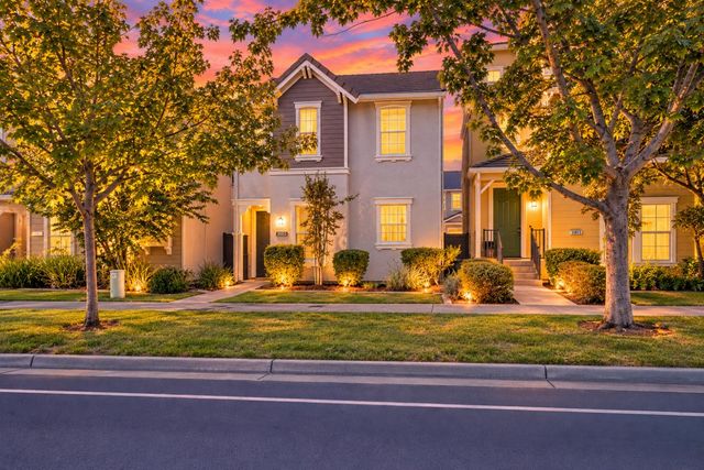 11013 International Dr, Rancho Cordova, CA 95670