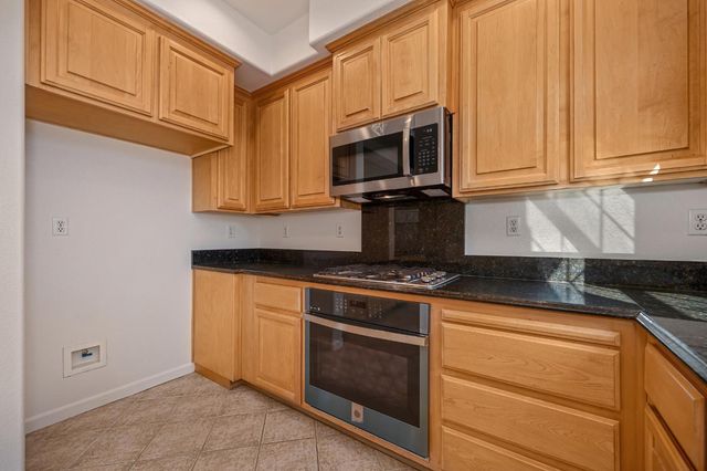 11013 International Dr, Rancho Cordova, CA 95670