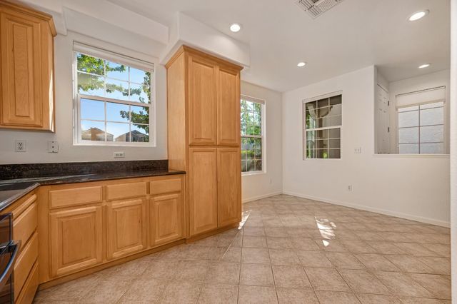11013 International Dr, Rancho Cordova, CA 95670