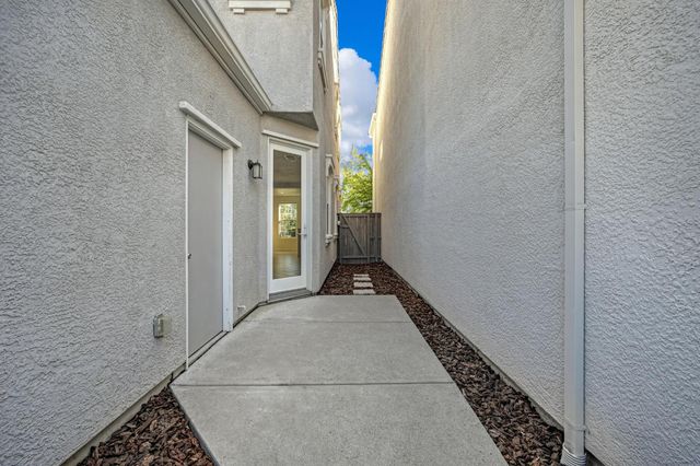 11013 International Dr, Rancho Cordova, CA 95670