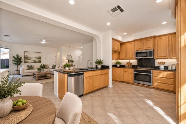 11013 International Dr, Rancho Cordova, CA 95670