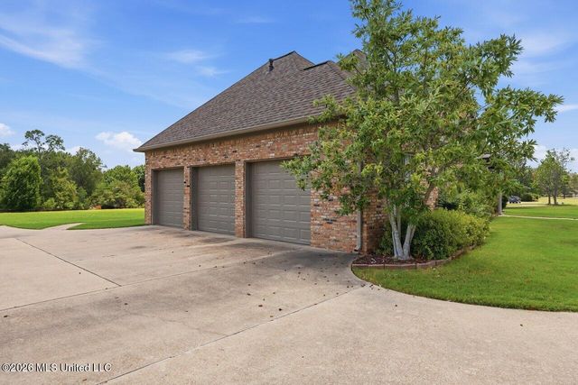 553 Twin Cedars Drive, Madison, MS 39110