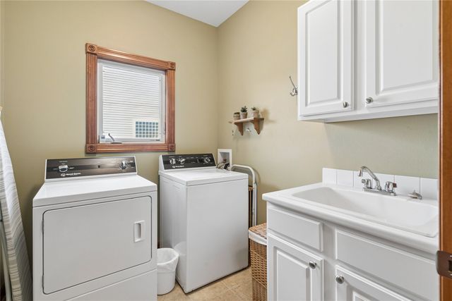 8165 Century Drive, West Des Moines, IA 50266