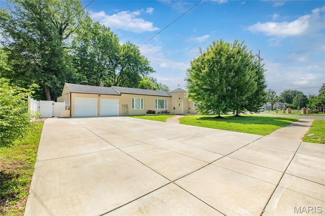 102 Mesa, Collinsville, IL 62234