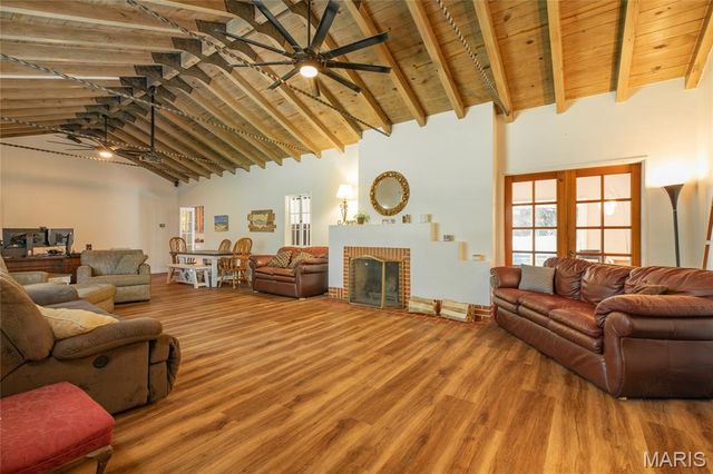 102 Mesa, Collinsville, IL 62234