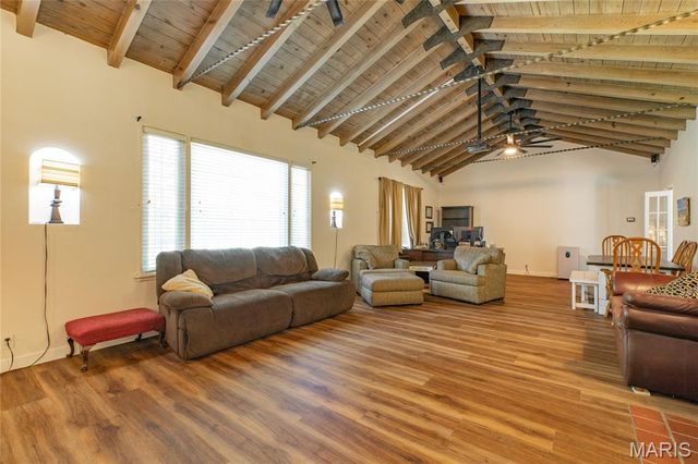 102 Mesa, Collinsville, IL 62234