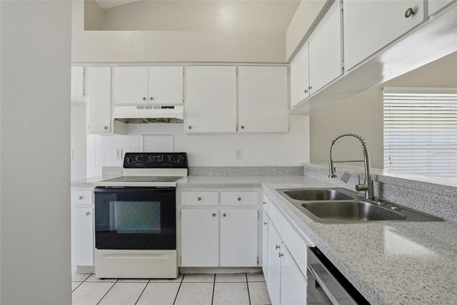 8622 COTTONWAY LANE, Tampa, FL 33635