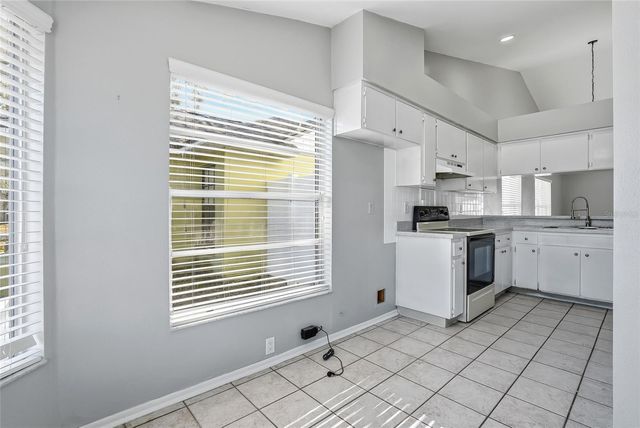 8622 COTTONWAY LANE, Tampa, FL 33635