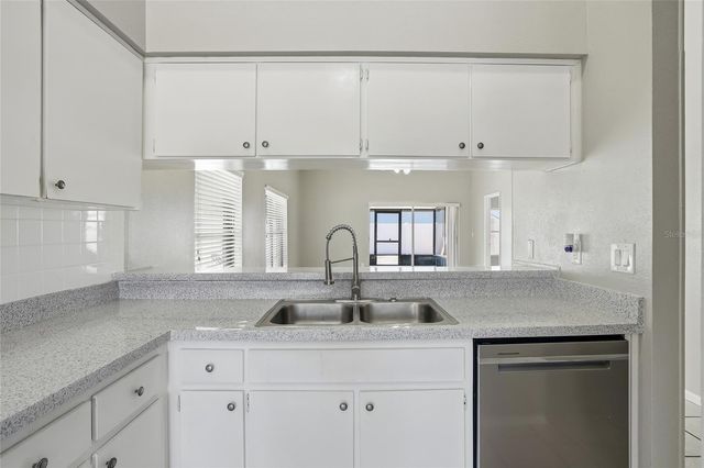 8622 COTTONWAY LANE, Tampa, FL 33635