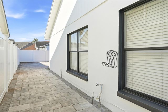 8622 COTTONWAY LANE, Tampa, FL 33635