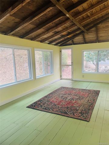 18 E Clifford Street, Ellenville, NY 12428