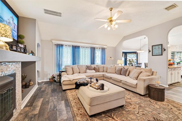 1110 Carriage Court, Seabrook, TX 77586